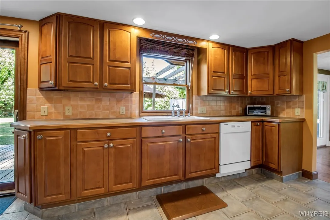 269 Woodland Drive, Orchard Park, New York 14127, Orchard Park, New York 14127, 4 Bedrooms Bedrooms, 9 Rooms Rooms,2 BathroomsBathrooms,Residential,For Sale,269 Woodland Drive, Orchard Park, New York 14127,B1623778