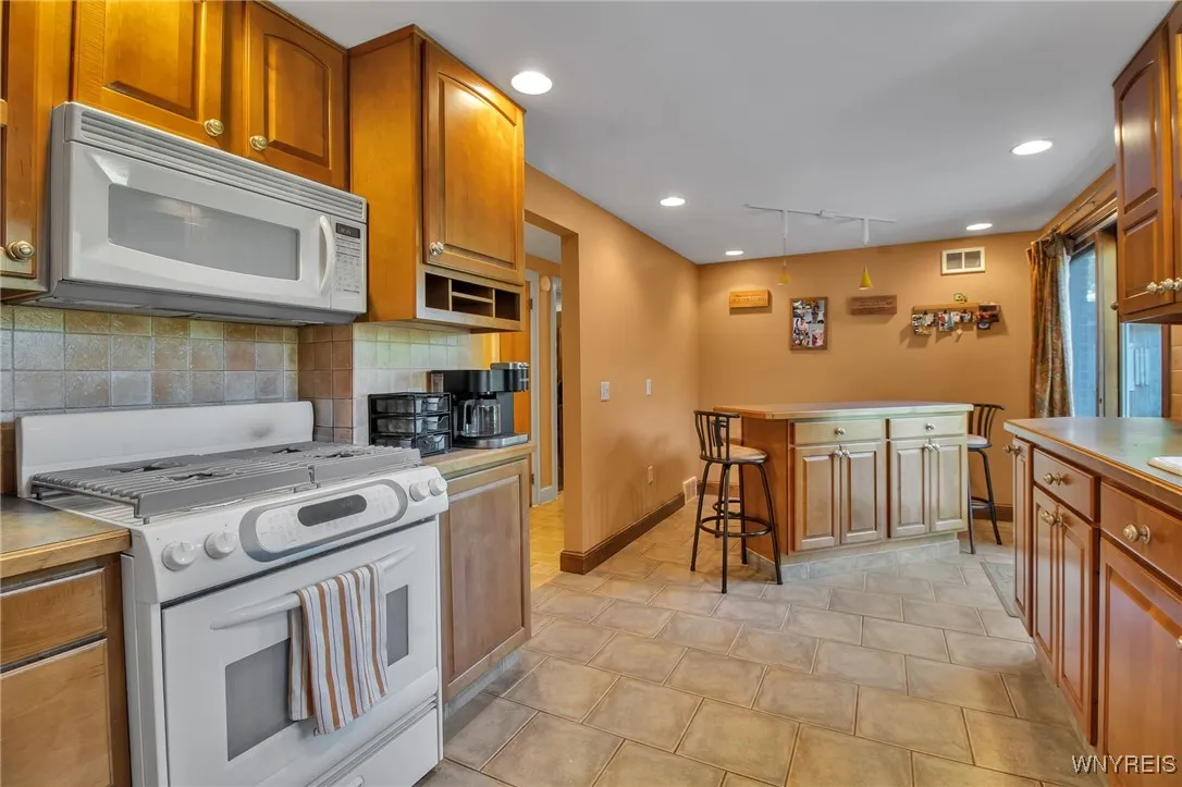 269 Woodland Drive, Orchard Park, New York 14127, Orchard Park, New York 14127, 4 Bedrooms Bedrooms, 9 Rooms Rooms,2 BathroomsBathrooms,Residential,For Sale,269 Woodland Drive, Orchard Park, New York 14127,B1623778