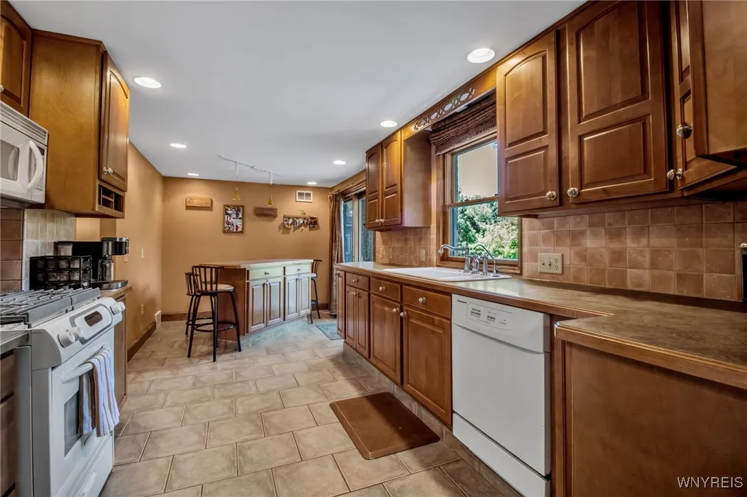 269 Woodland Drive, Orchard Park, New York 14127, Orchard Park, New York 14127, 4 Bedrooms Bedrooms, 9 Rooms Rooms,2 BathroomsBathrooms,Residential,For Sale,269 Woodland Drive, Orchard Park, New York 14127,B1623778
