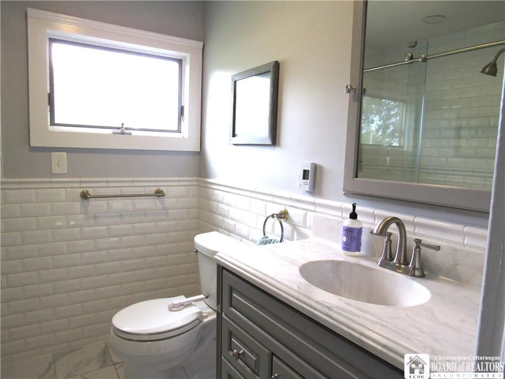 2nd Floor Full Bath