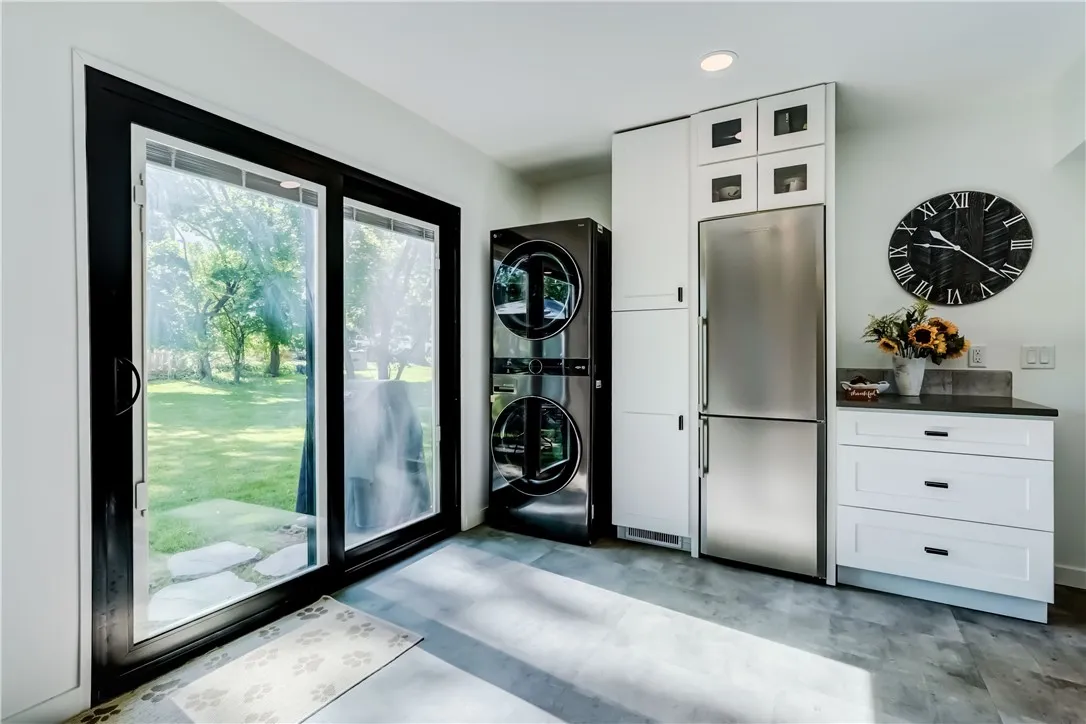 Washer/dryer/fridge