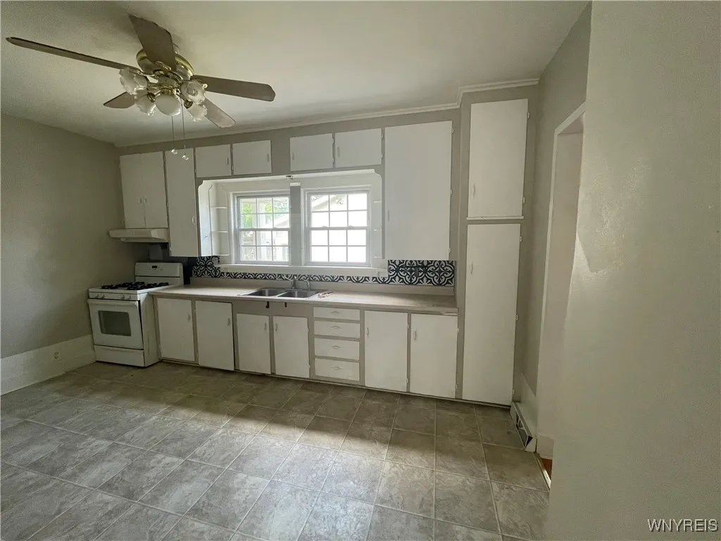 35 Pound Street, Lockport City, New York 14094, Lockport City, New York 14094, 3 Bedrooms Bedrooms, ,2 BathroomsBathrooms,Residential,For Sale,35 Pound Street, Lockport City, New York 14094,B1623476