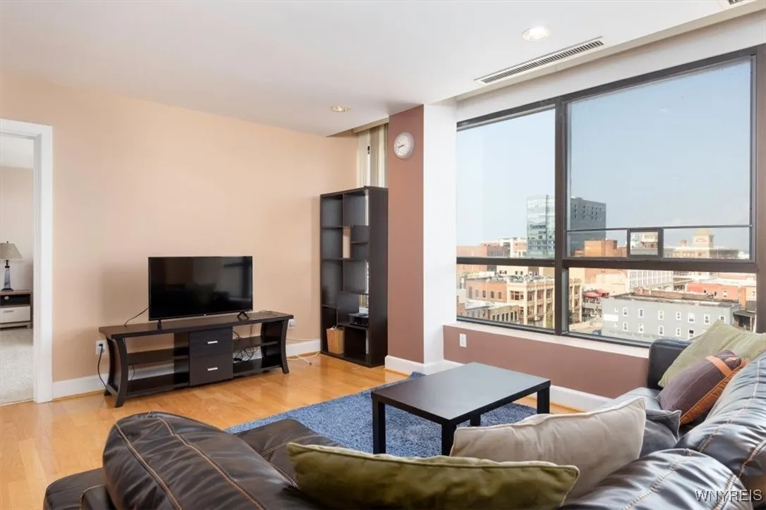 600 Main Street 702, Buffalo, New York 14202, Buffalo, New York 14202, 2 Bedrooms Bedrooms, 4 Rooms Rooms,2 BathroomsBathrooms,Residential Lease,For Rent,600 Main Street 702, Buffalo, New York 14202,B1621300