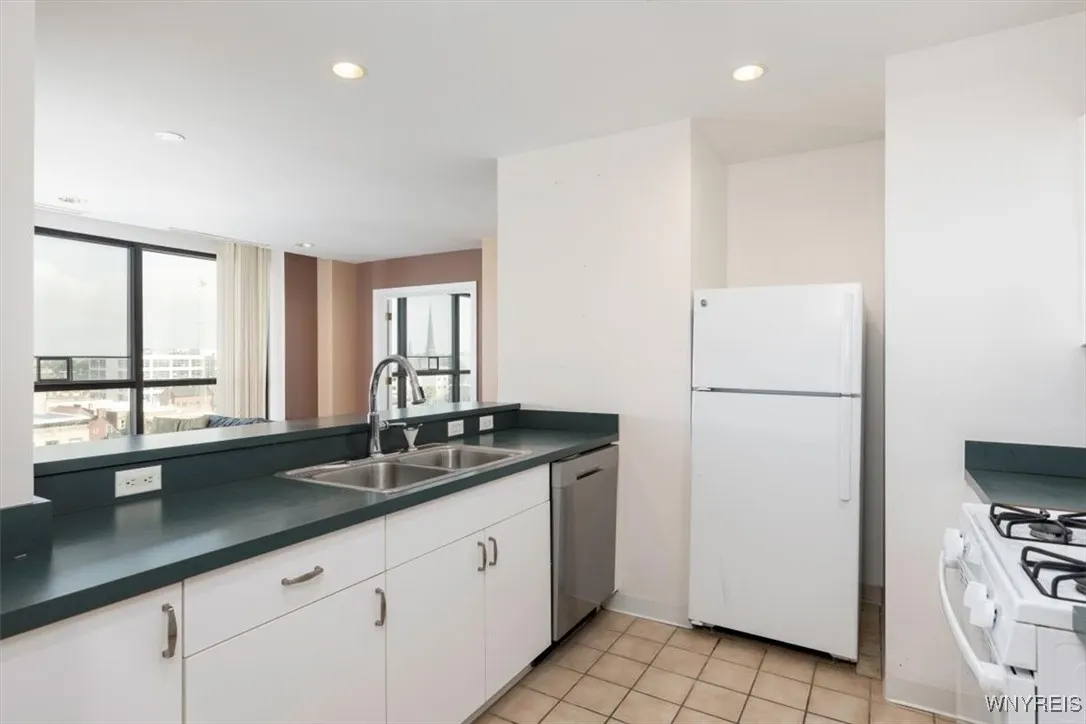 600 Main Street 702, Buffalo, New York 14202, Buffalo, New York 14202, 2 Bedrooms Bedrooms, 4 Rooms Rooms,2 BathroomsBathrooms,Residential Lease,For Rent,600 Main Street 702, Buffalo, New York 14202,B1621300