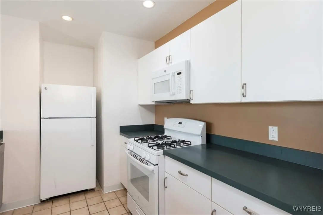 600 Main Street 702, Buffalo, New York 14202, Buffalo, New York 14202, 2 Bedrooms Bedrooms, 4 Rooms Rooms,2 BathroomsBathrooms,Residential Lease,For Rent,600 Main Street 702, Buffalo, New York 14202,B1621300