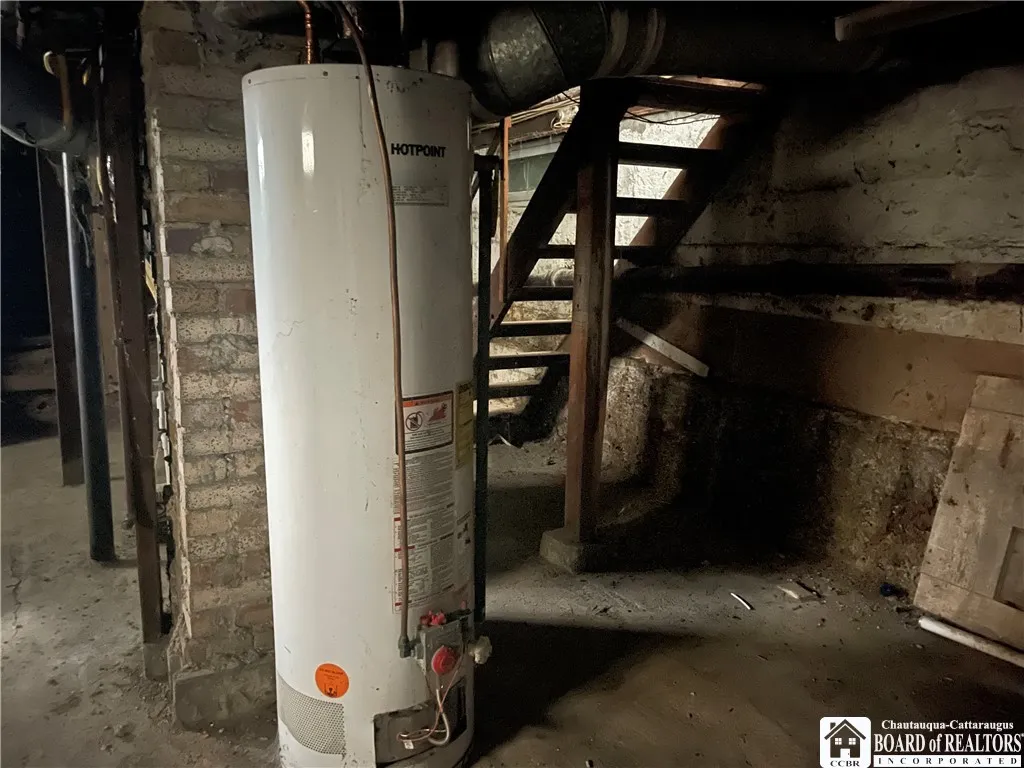 Hot water tank