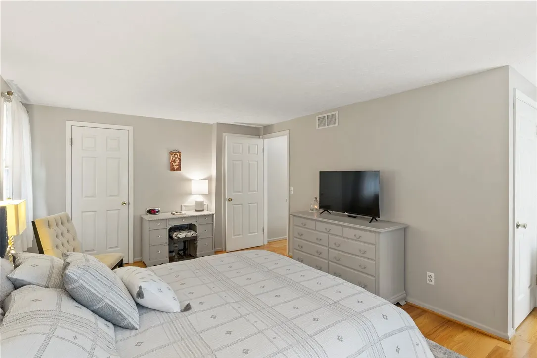 718 Audley End, Webster, New York 14580, Webster, New York 14580, 4 Bedrooms Bedrooms, 8 Rooms Rooms,2 BathroomsBathrooms,Residential,For Sale,718 Audley End, Webster, New York 14580,R1623805