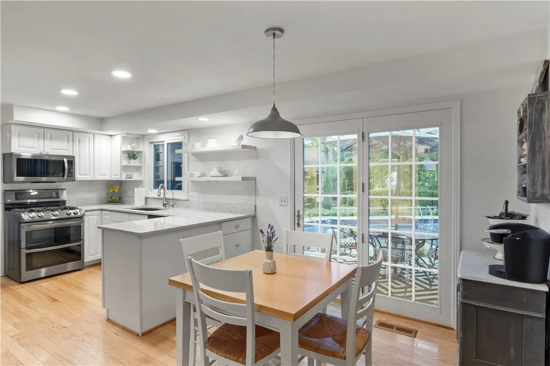718 Audley End, Webster, New York 14580, Webster, New York 14580, 4 Bedrooms Bedrooms, 8 Rooms Rooms,2 BathroomsBathrooms,Residential,For Sale,718 Audley End, Webster, New York 14580,R1623805