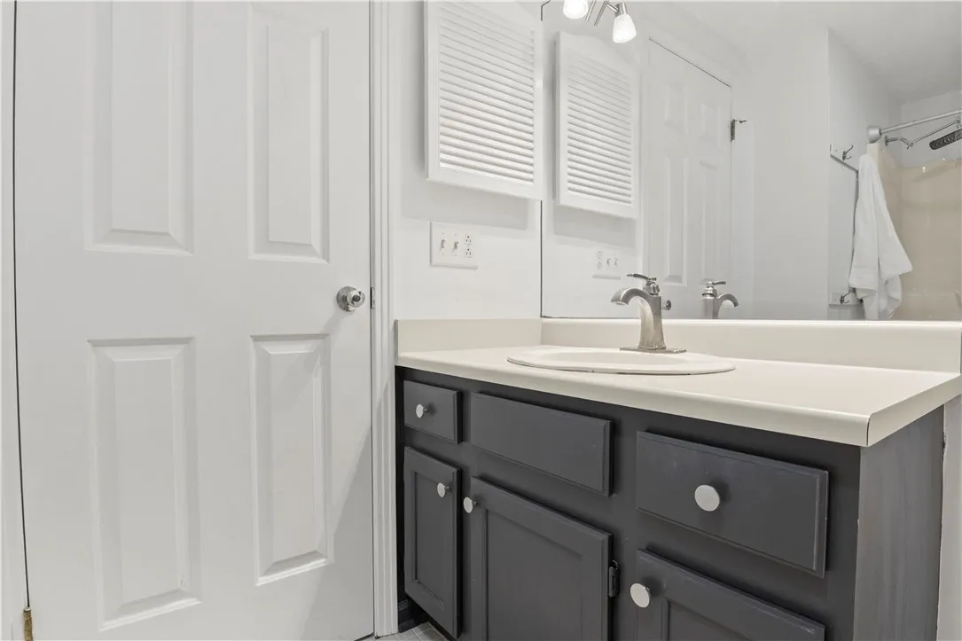 718 Audley End, Webster, New York 14580, Webster, New York 14580, 4 Bedrooms Bedrooms, 8 Rooms Rooms,2 BathroomsBathrooms,Residential,For Sale,718 Audley End, Webster, New York 14580,R1623805