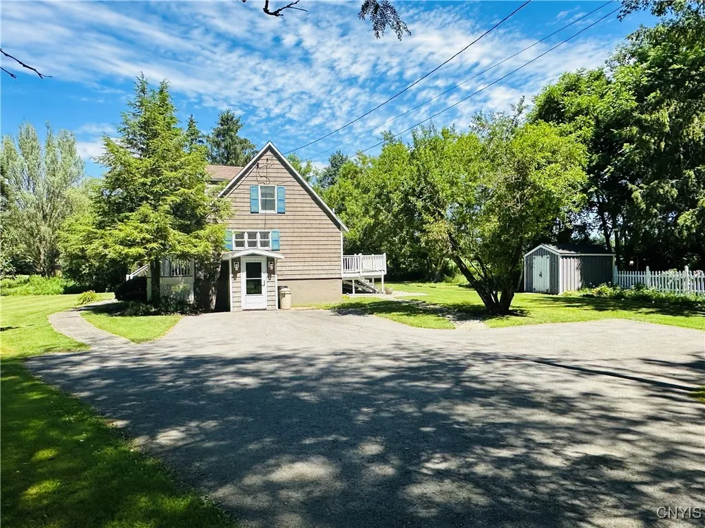 Looking toward house from road.