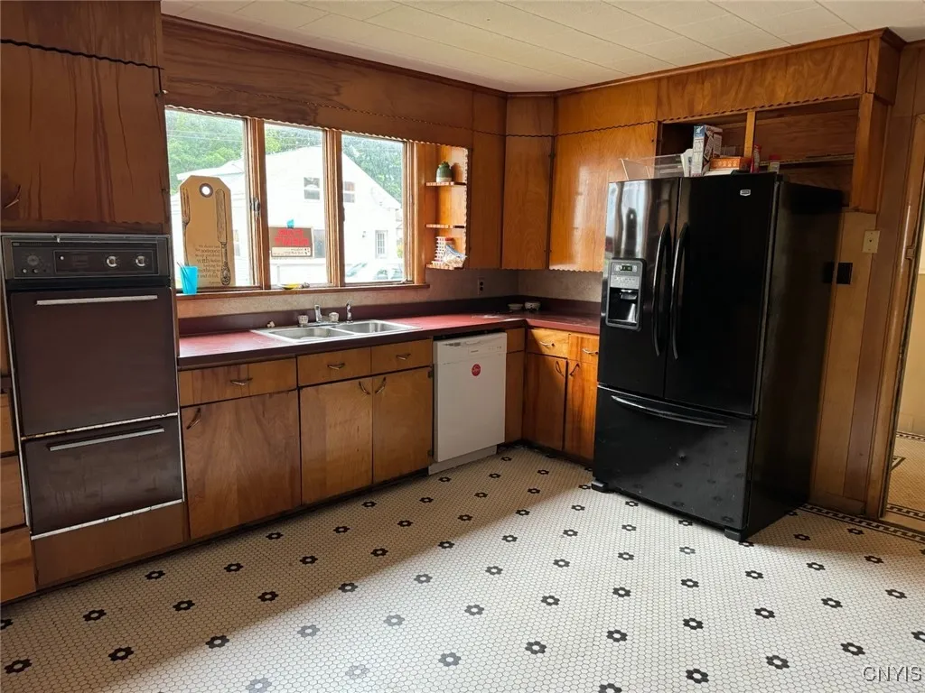 810 Utica Street, Whitestown, New York 13424, Whitestown, New York 13424, 3 Bedrooms Bedrooms, ,3 BathroomsBathrooms,Residential,For Sale,810 Utica Street, Whitestown, New York 13424,S1623845