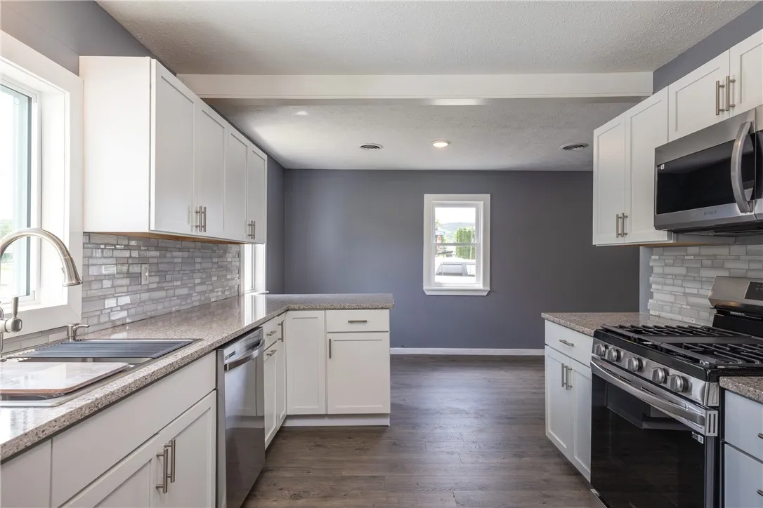 160 Lenox Avenue, Horseheads, New York 14845, Horseheads, New York 14845, 3 Bedrooms Bedrooms, 5 Rooms Rooms,1 BathroomBathrooms,Residential,For Sale,160 Lenox Avenue, Horseheads, New York 14845,R1623685
