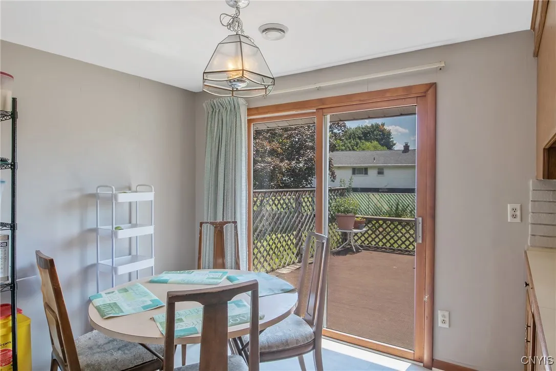 113 Bellshire Lane, Syracuse, New York 13208, Syracuse, New York 13208, 3 Bedrooms Bedrooms, 6 Rooms Rooms,2 BathroomsBathrooms,Residential,For Sale,113 Bellshire Lane, Syracuse, New York 13208,S1623618