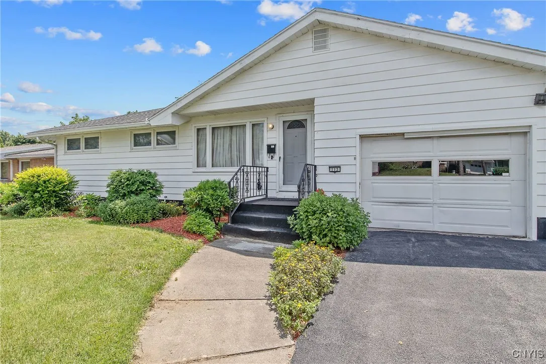 113 Bellshire Lane, Syracuse, New York 13208, Syracuse, New York 13208, 3 Bedrooms Bedrooms, 6 Rooms Rooms,2 BathroomsBathrooms,Residential,For Sale,113 Bellshire Lane, Syracuse, New York 13208,S1623618