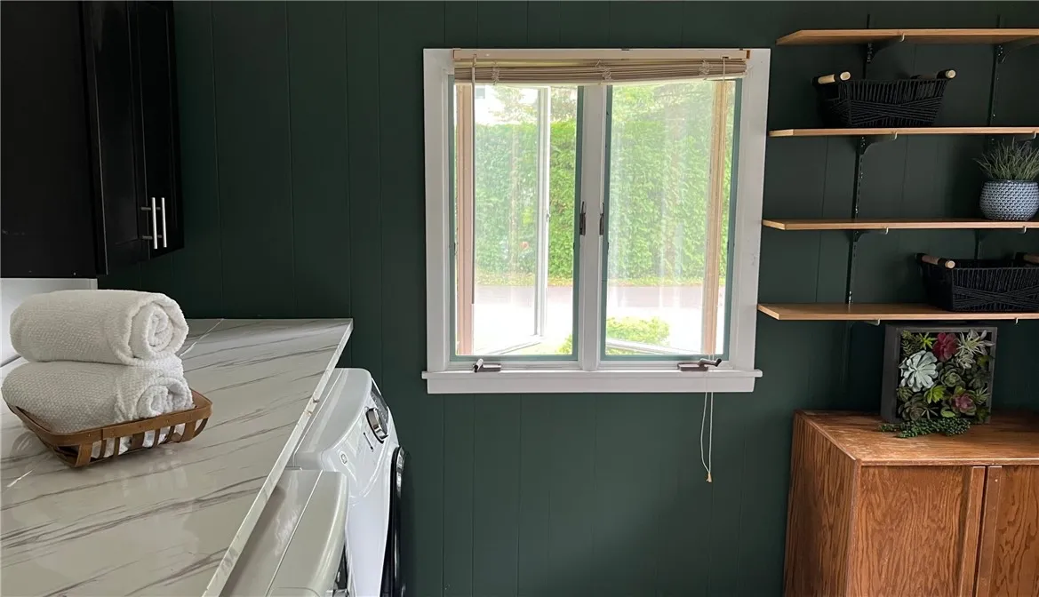 122 Mayfair Drive, Irondequoit, New York 14617, Irondequoit, New York 14617, 3 Bedrooms Bedrooms, 7 Rooms Rooms,2 BathroomsBathrooms,Residential,For Sale,122 Mayfair Drive, Irondequoit, New York 14617,R1623630