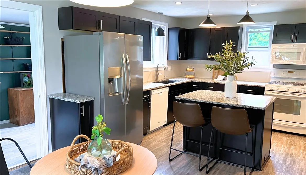 122 Mayfair Drive, Irondequoit, New York 14617, Irondequoit, New York 14617, 3 Bedrooms Bedrooms, 7 Rooms Rooms,2 BathroomsBathrooms,Residential,For Sale,122 Mayfair Drive, Irondequoit, New York 14617,R1623630
