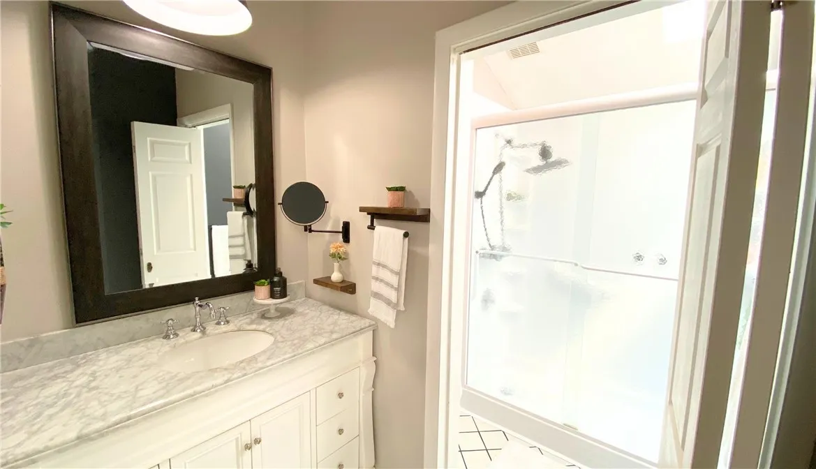 122 Mayfair Drive, Irondequoit, New York 14617, Irondequoit, New York 14617, 3 Bedrooms Bedrooms, 7 Rooms Rooms,2 BathroomsBathrooms,Residential,For Sale,122 Mayfair Drive, Irondequoit, New York 14617,R1623630