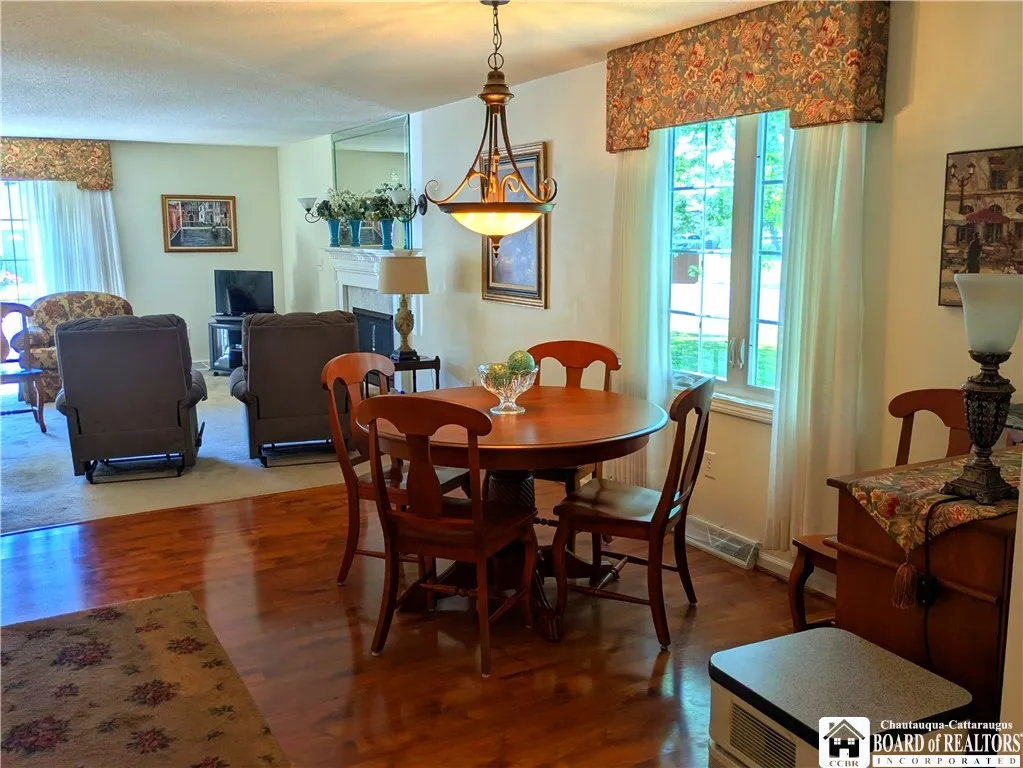 400 West Avenue J1, West Seneca, New York 14224, West Seneca, New York 14224, 2 Bedrooms Bedrooms, 5 Rooms Rooms,2 BathroomsBathrooms,Residential,For Sale,400 West Avenue J1, West Seneca, New York 14224,R1623653