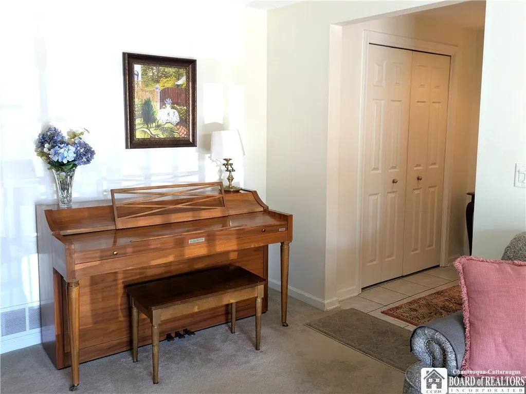 400 West Avenue J1, West Seneca, New York 14224, West Seneca, New York 14224, 2 Bedrooms Bedrooms, 5 Rooms Rooms,2 BathroomsBathrooms,Residential,For Sale,400 West Avenue J1, West Seneca, New York 14224,R1623653