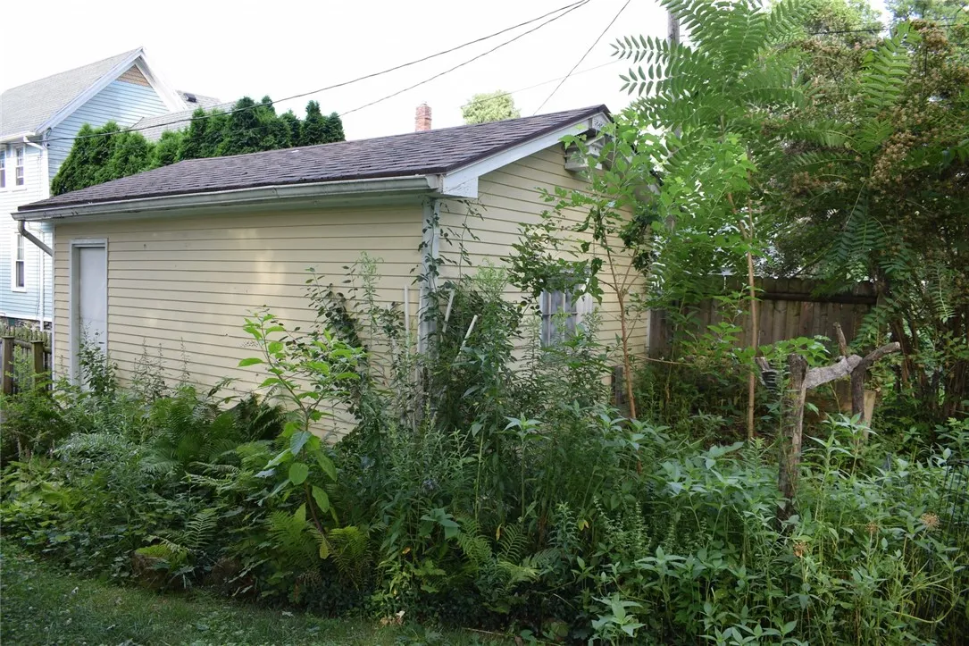 185 Caroline Street, Rochester, New York 14620, Rochester, New York 14620, 3 Bedrooms Bedrooms, 8 Rooms Rooms,1 BathroomBathrooms,Residential,For Sale,185 Caroline Street, Rochester, New York 14620,R1623828