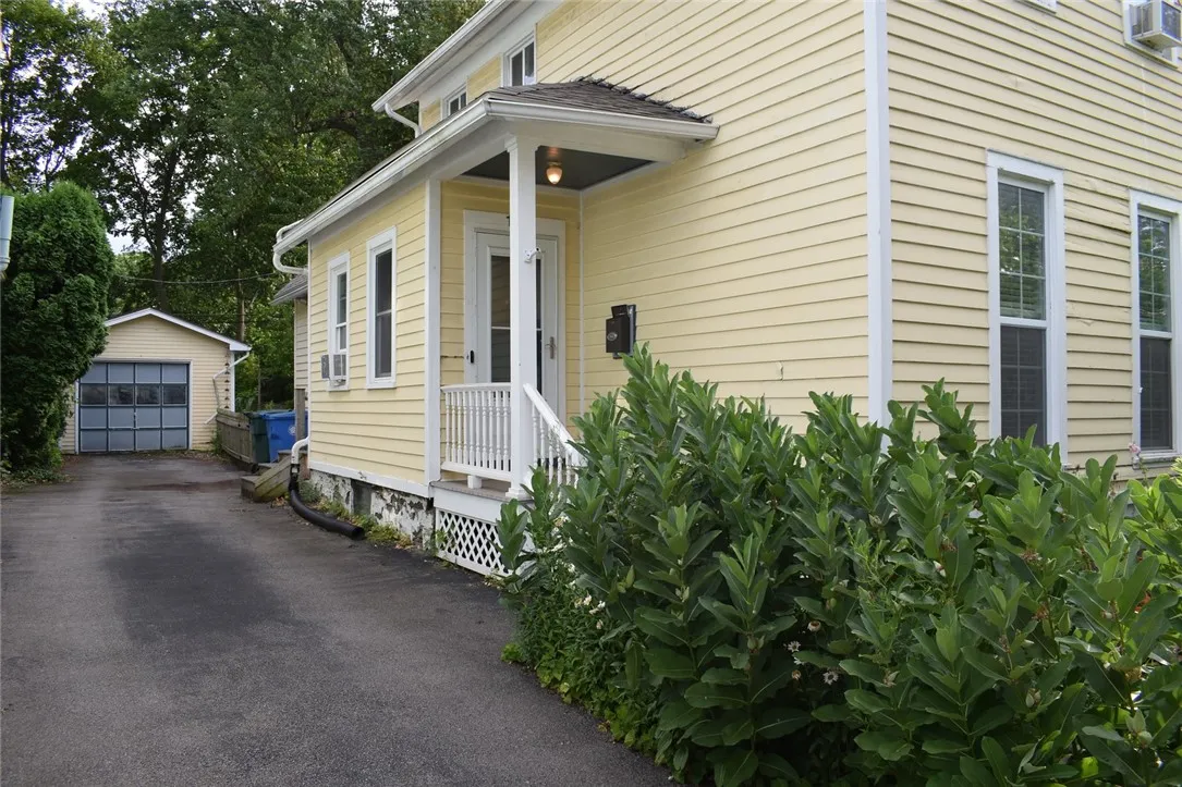 185 Caroline Street, Rochester, New York 14620, Rochester, New York 14620, 3 Bedrooms Bedrooms, 8 Rooms Rooms,1 BathroomBathrooms,Residential,For Sale,185 Caroline Street, Rochester, New York 14620,R1623828