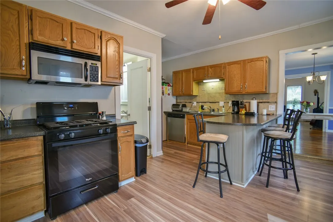 185 Caroline Street, Rochester, New York 14620, Rochester, New York 14620, 3 Bedrooms Bedrooms, 8 Rooms Rooms,1 BathroomBathrooms,Residential,For Sale,185 Caroline Street, Rochester, New York 14620,R1623828