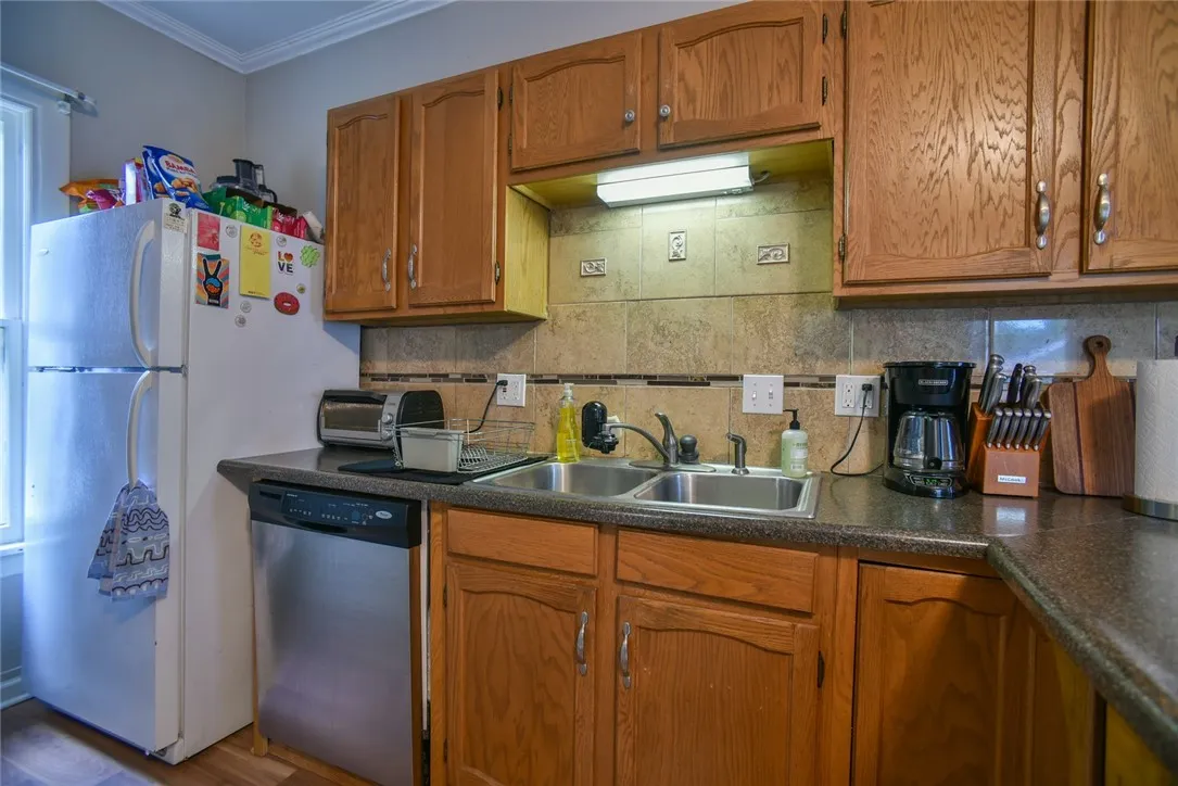 185 Caroline Street, Rochester, New York 14620, Rochester, New York 14620, 3 Bedrooms Bedrooms, 8 Rooms Rooms,1 BathroomBathrooms,Residential,For Sale,185 Caroline Street, Rochester, New York 14620,R1623828