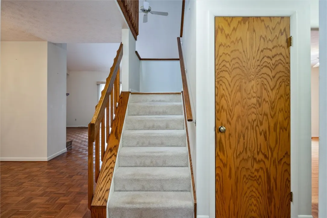 34 Gailhaven Court, Brighton, New York 14618, Brighton, New York 14618, 3 Bedrooms Bedrooms, 7 Rooms Rooms,2 BathroomsBathrooms,Residential,For Sale,34 Gailhaven Court, Brighton, New York 14618,R1623670
