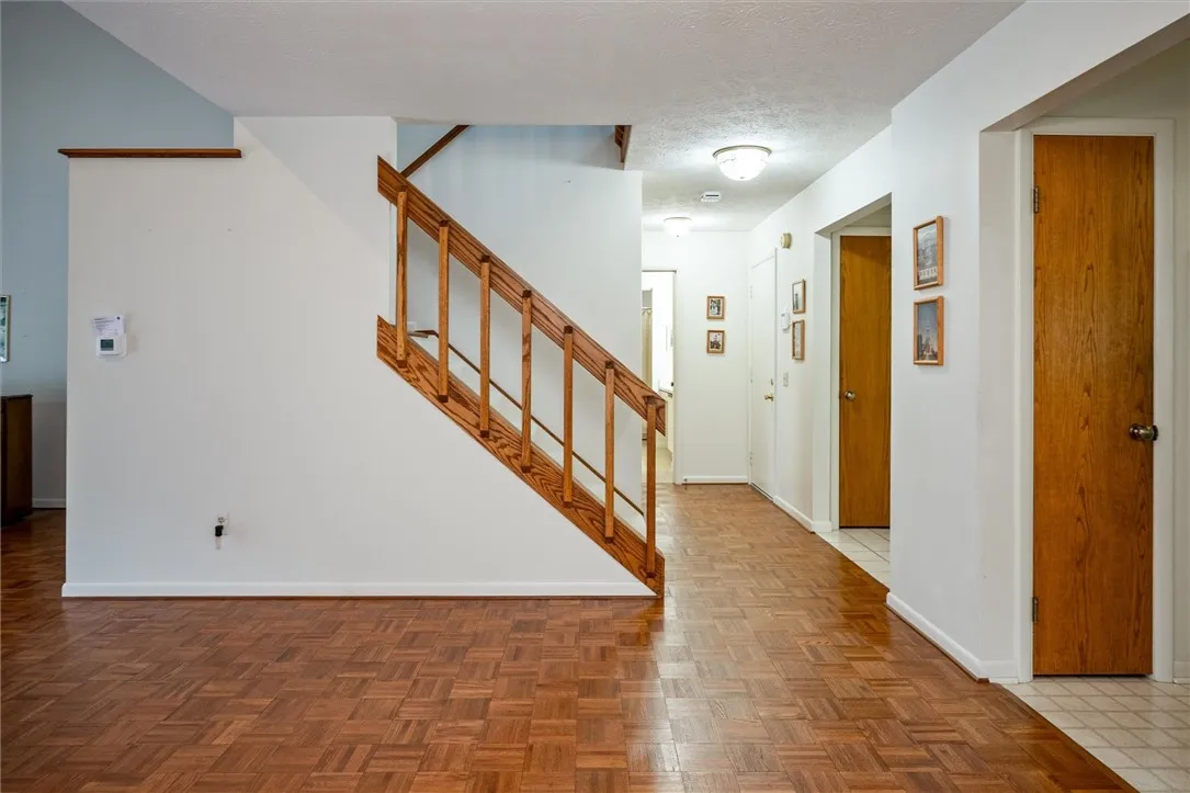 34 Gailhaven Court, Brighton, New York 14618, Brighton, New York 14618, 3 Bedrooms Bedrooms, 7 Rooms Rooms,2 BathroomsBathrooms,Residential,For Sale,34 Gailhaven Court, Brighton, New York 14618,R1623670