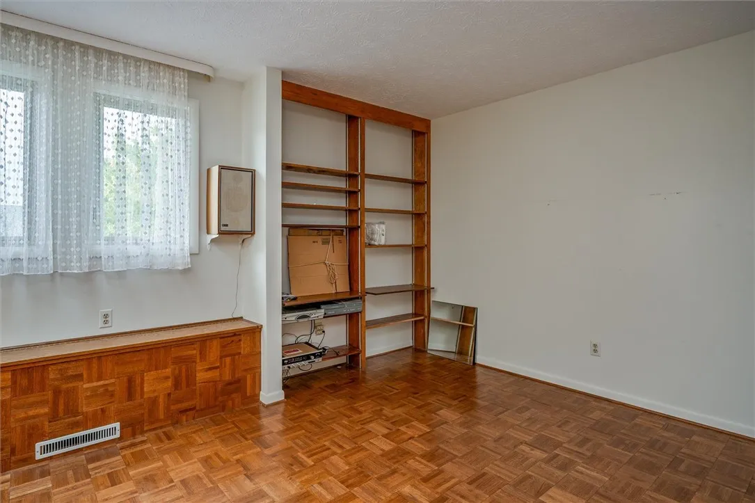 34 Gailhaven Court, Brighton, New York 14618, Brighton, New York 14618, 3 Bedrooms Bedrooms, 7 Rooms Rooms,2 BathroomsBathrooms,Residential,For Sale,34 Gailhaven Court, Brighton, New York 14618,R1623670