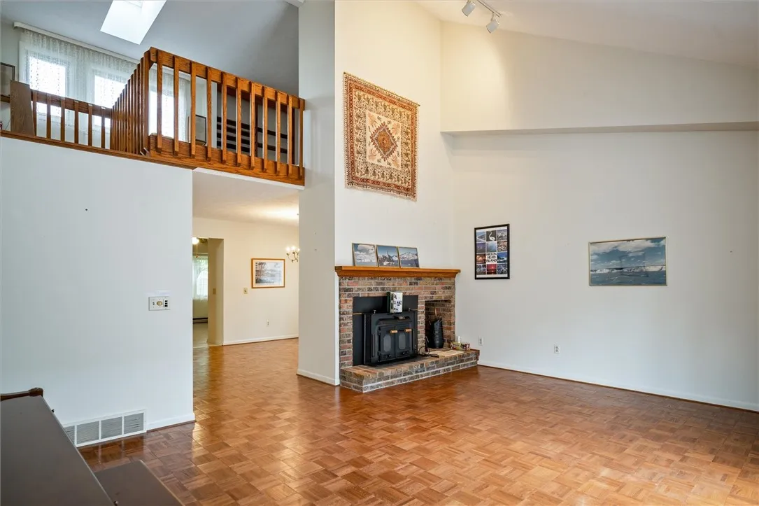 34 Gailhaven Court, Brighton, New York 14618, Brighton, New York 14618, 3 Bedrooms Bedrooms, 7 Rooms Rooms,2 BathroomsBathrooms,Residential,For Sale,34 Gailhaven Court, Brighton, New York 14618,R1623670