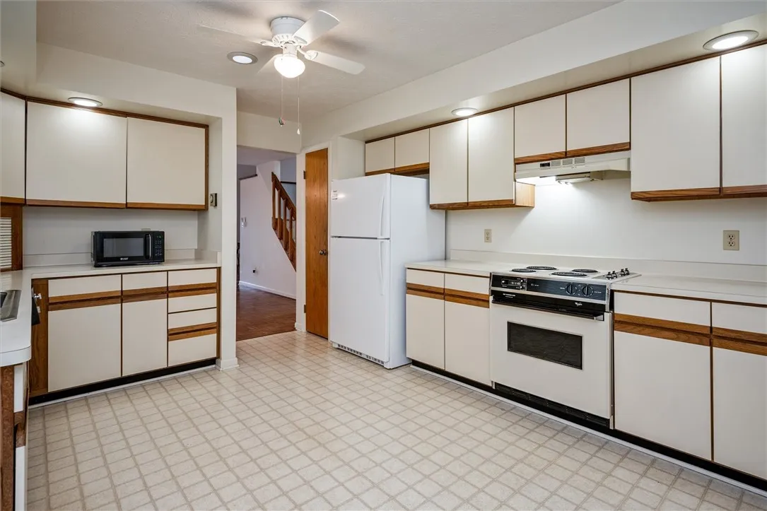 34 Gailhaven Court, Brighton, New York 14618, Brighton, New York 14618, 3 Bedrooms Bedrooms, 7 Rooms Rooms,2 BathroomsBathrooms,Residential,For Sale,34 Gailhaven Court, Brighton, New York 14618,R1623670