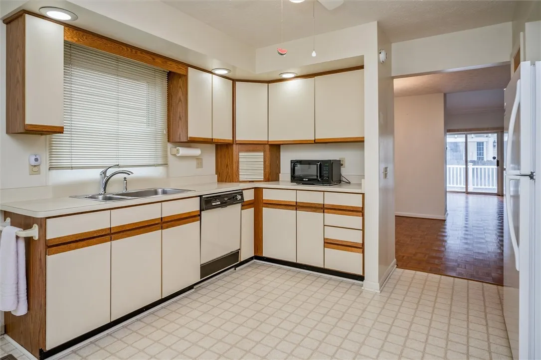 34 Gailhaven Court, Brighton, New York 14618, Brighton, New York 14618, 3 Bedrooms Bedrooms, 7 Rooms Rooms,2 BathroomsBathrooms,Residential,For Sale,34 Gailhaven Court, Brighton, New York 14618,R1623670