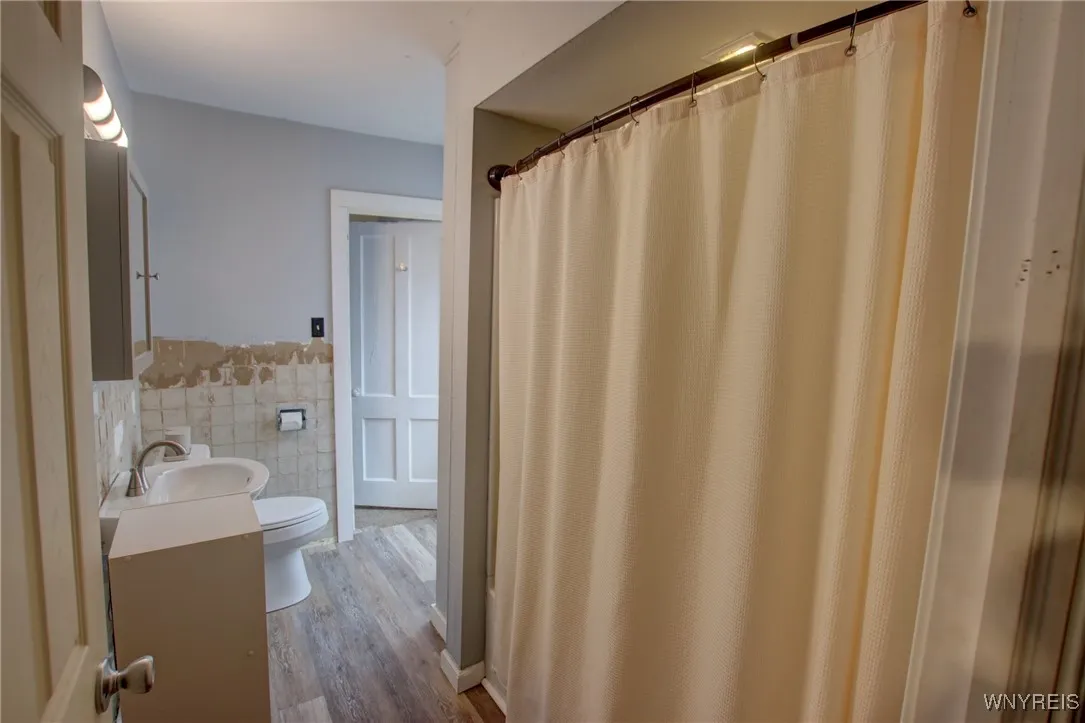 2020 Lakeview Road, Hamburg, New York 14085, Hamburg, New York 14085, 3 Bedrooms Bedrooms, 7 Rooms Rooms,Residential,For Sale,2020 Lakeview Road, Hamburg, New York 14085,B1623705