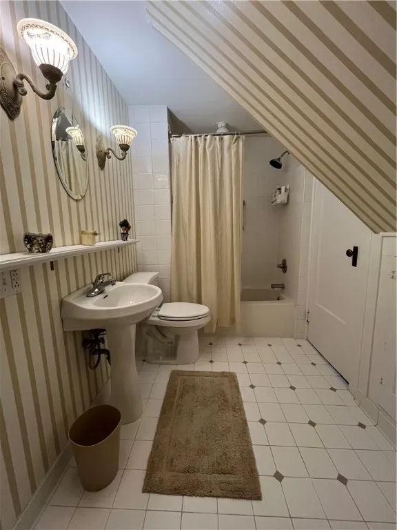 499 Castle Street 2, Geneva City, New York 14456, Geneva City, New York 14456, 6 Bedrooms Bedrooms, ,2 BathroomsBathrooms,Residential,For Sale,499 Castle Street 2, Geneva City, New York 14456,R1621977