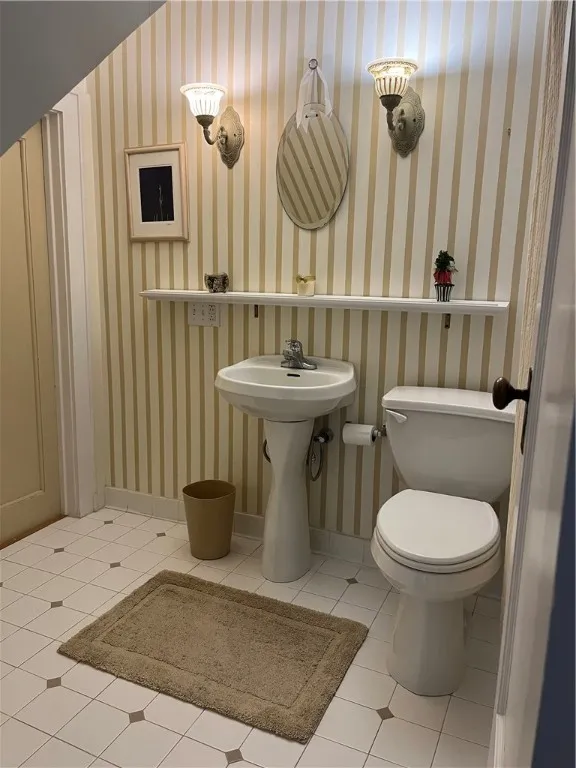 499 Castle Street 2, Geneva City, New York 14456, Geneva City, New York 14456, 6 Bedrooms Bedrooms, ,2 BathroomsBathrooms,Residential,For Sale,499 Castle Street 2, Geneva City, New York 14456,R1621977