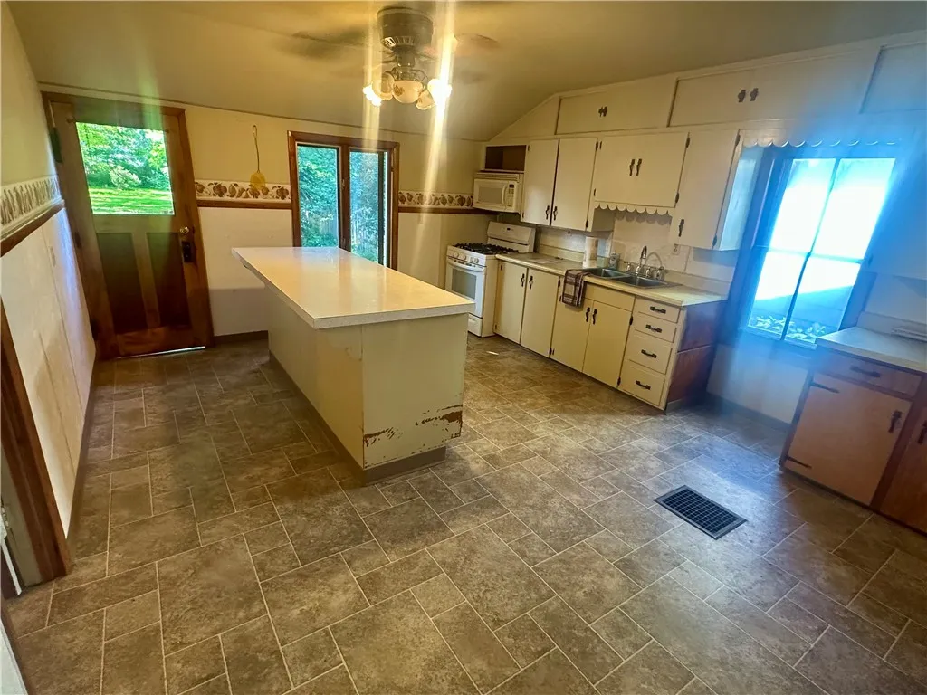 14 Maple Avenue, Leroy, New York 14482, Leroy, New York 14482, 3 Bedrooms Bedrooms, 9 Rooms Rooms,1 BathroomBathrooms,Residential,For Sale,14 Maple Avenue, Leroy, New York 14482,R1622976