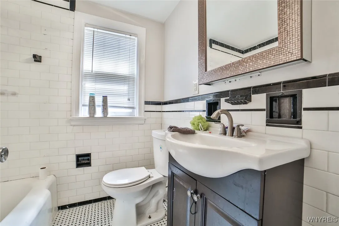 BATH APT 4