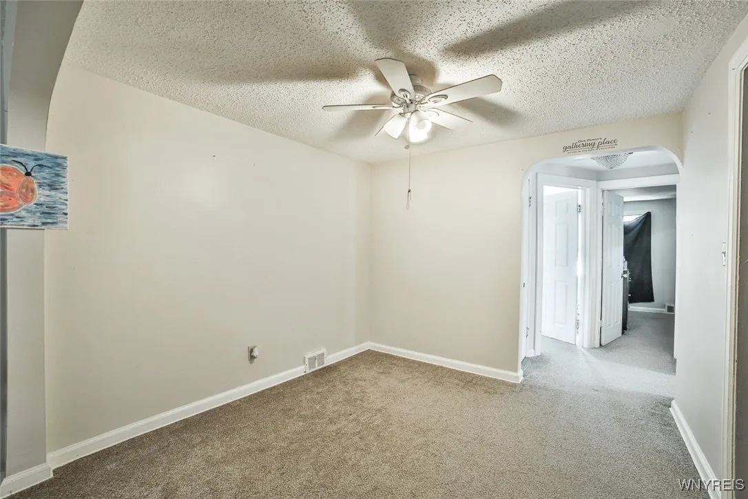 DINING ROOM APT 4