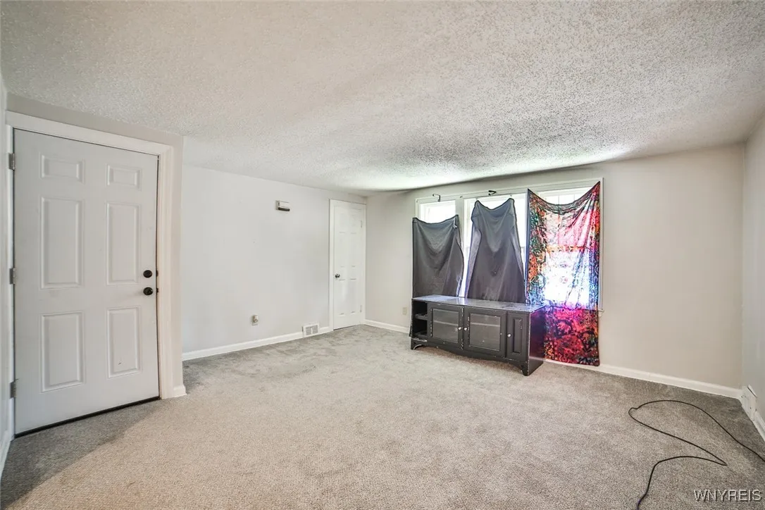 LIVING ROOM APT 4