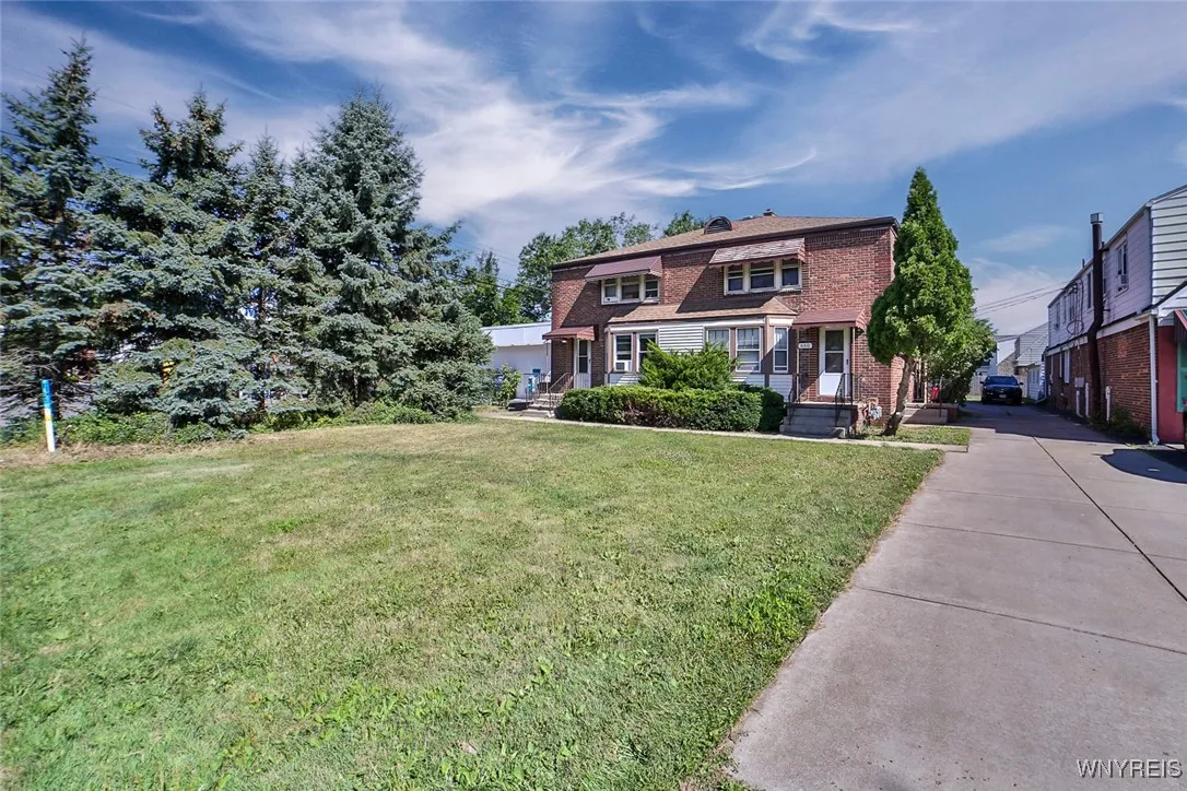 660 Cleveland Drive, Cheektowaga, New York 14425, Cheektowaga, New York 14425, 8 Bedrooms Bedrooms, ,4 BathroomsBathrooms,Residential,For Sale,660 Cleveland Drive, Cheektowaga, New York 14425,B1623855