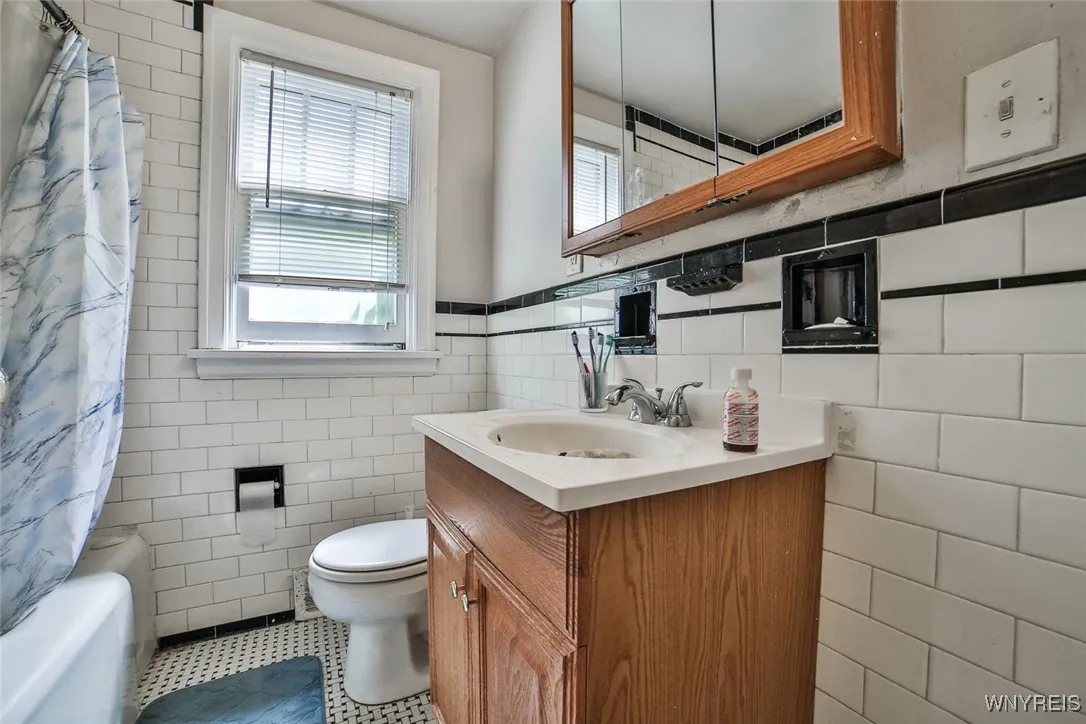 BATH APT 3
