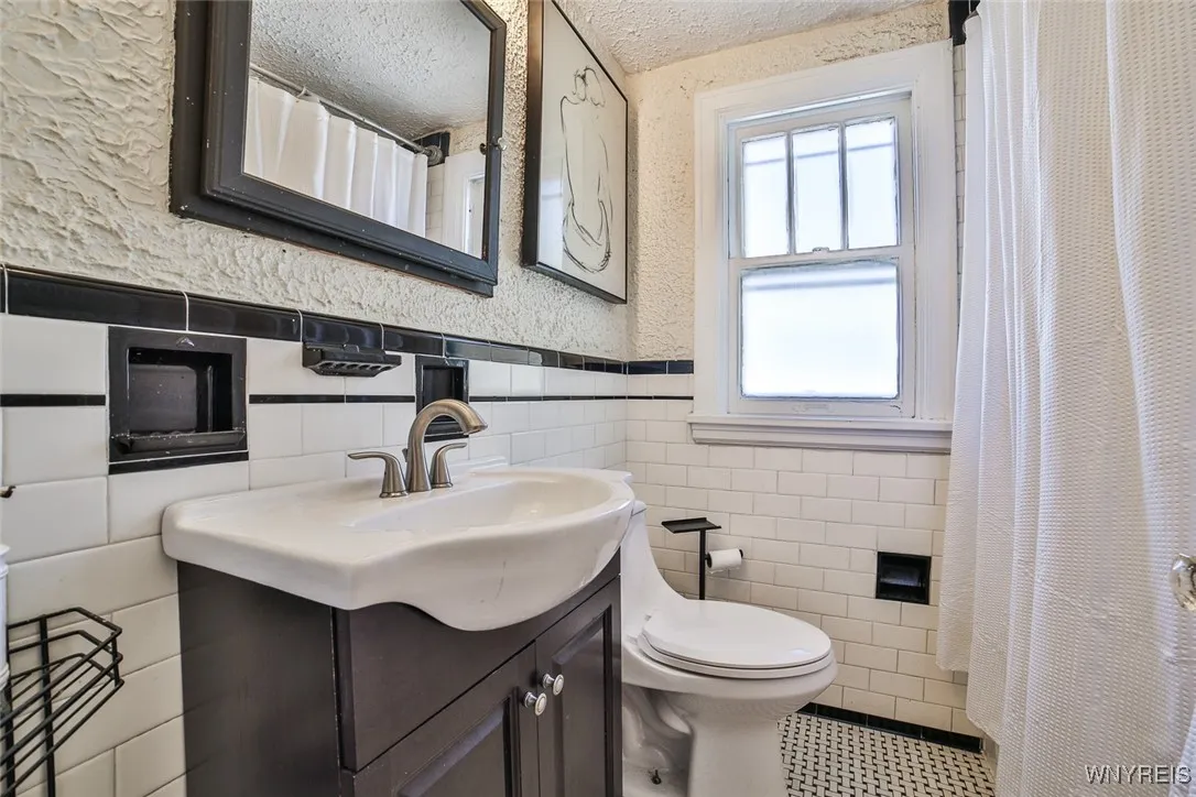 BATH APT 2