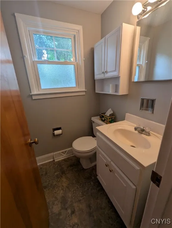 8242 Eden Lane, Lysander, New York 13027, Lysander, New York 13027, 4 Bedrooms Bedrooms, 7 Rooms Rooms,1 BathroomBathrooms,Residential,For Sale,8242 Eden Lane, Lysander, New York 13027,S1623859