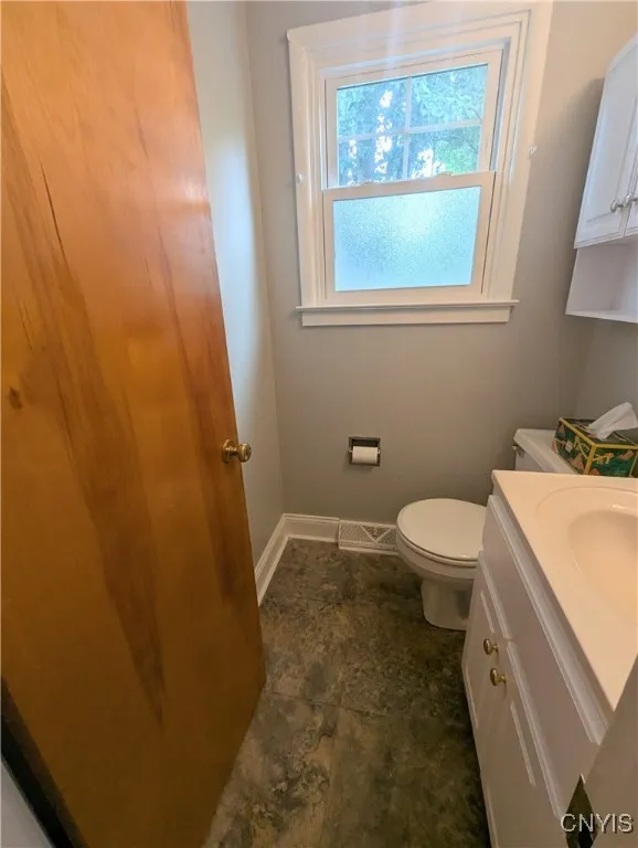 8242 Eden Lane, Lysander, New York 13027, Lysander, New York 13027, 4 Bedrooms Bedrooms, 7 Rooms Rooms,1 BathroomBathrooms,Residential,For Sale,8242 Eden Lane, Lysander, New York 13027,S1623859