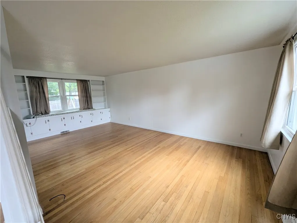 8242 Eden Lane, Lysander, New York 13027, Lysander, New York 13027, 4 Bedrooms Bedrooms, 7 Rooms Rooms,1 BathroomBathrooms,Residential,For Sale,8242 Eden Lane, Lysander, New York 13027,S1623859
