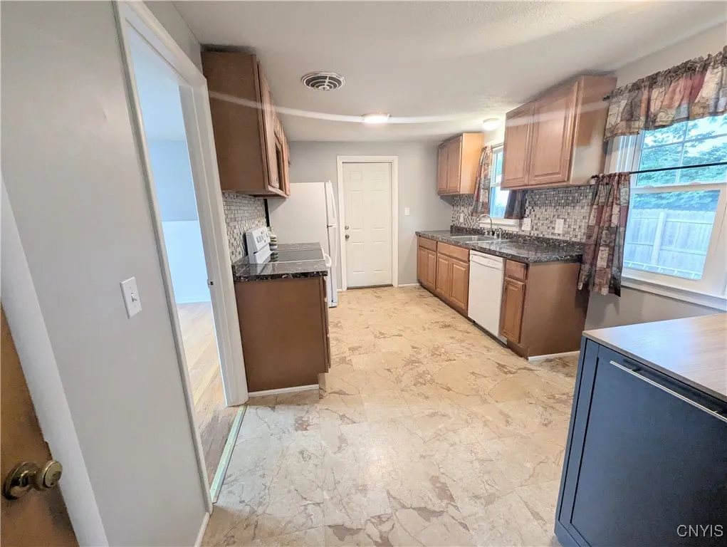 8242 Eden Lane, Lysander, New York 13027, Lysander, New York 13027, 4 Bedrooms Bedrooms, 7 Rooms Rooms,1 BathroomBathrooms,Residential,For Sale,8242 Eden Lane, Lysander, New York 13027,S1623859