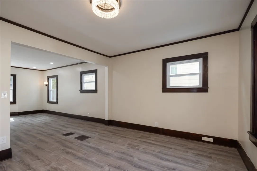 39 Rugby Avenue, Rochester, New York 14619, Rochester, New York 14619, 4 Bedrooms Bedrooms, 7 Rooms Rooms,1 BathroomBathrooms,Residential,For Sale,39 Rugby Avenue, Rochester, New York 14619,R1622992