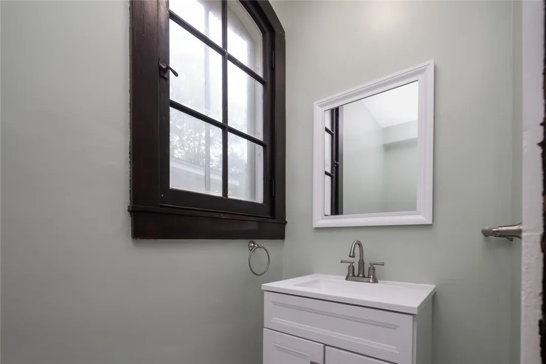 39 Rugby Avenue, Rochester, New York 14619, Rochester, New York 14619, 4 Bedrooms Bedrooms, 7 Rooms Rooms,1 BathroomBathrooms,Residential,For Sale,39 Rugby Avenue, Rochester, New York 14619,R1622992