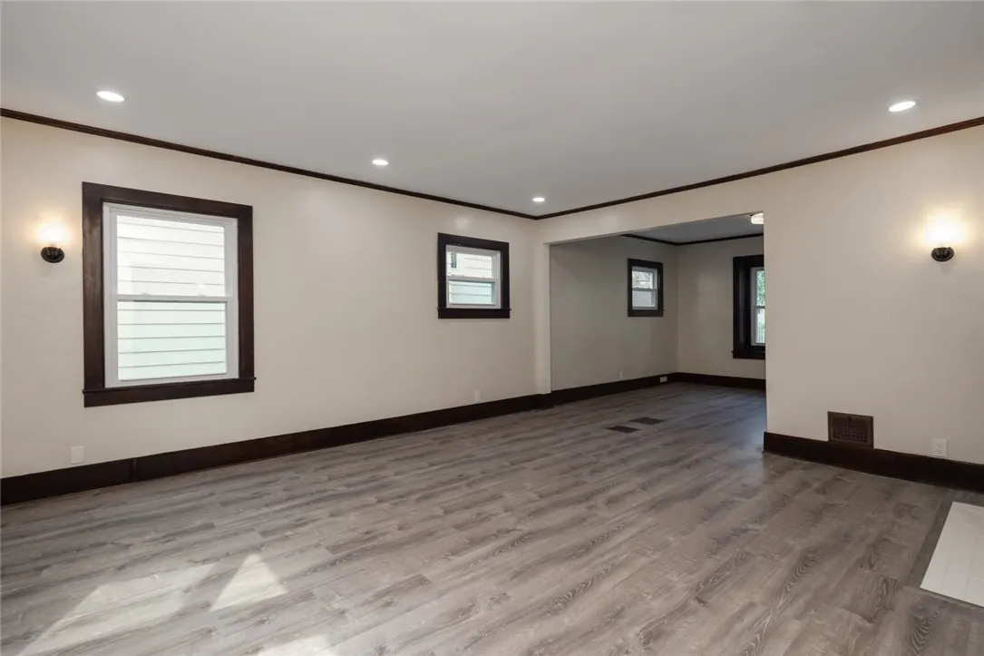 39 Rugby Avenue, Rochester, New York 14619, Rochester, New York 14619, 4 Bedrooms Bedrooms, 7 Rooms Rooms,1 BathroomBathrooms,Residential,For Sale,39 Rugby Avenue, Rochester, New York 14619,R1622992